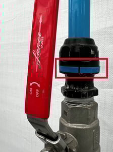 raccord cassé à cause d'un serrage excessif