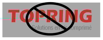 Logo rouge avec slogan gris sur fond gris